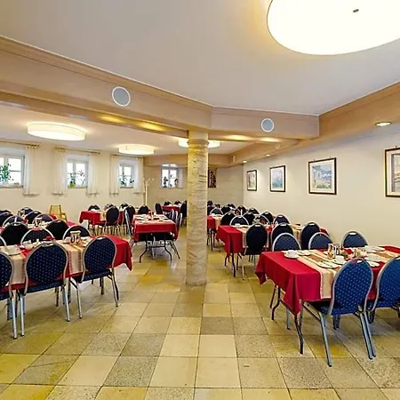 فندق Alt-ringlein 2*